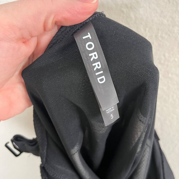 Torrid Size 5X Black & White Underwire One-Piece Swimsuit - Picture 5 of 10